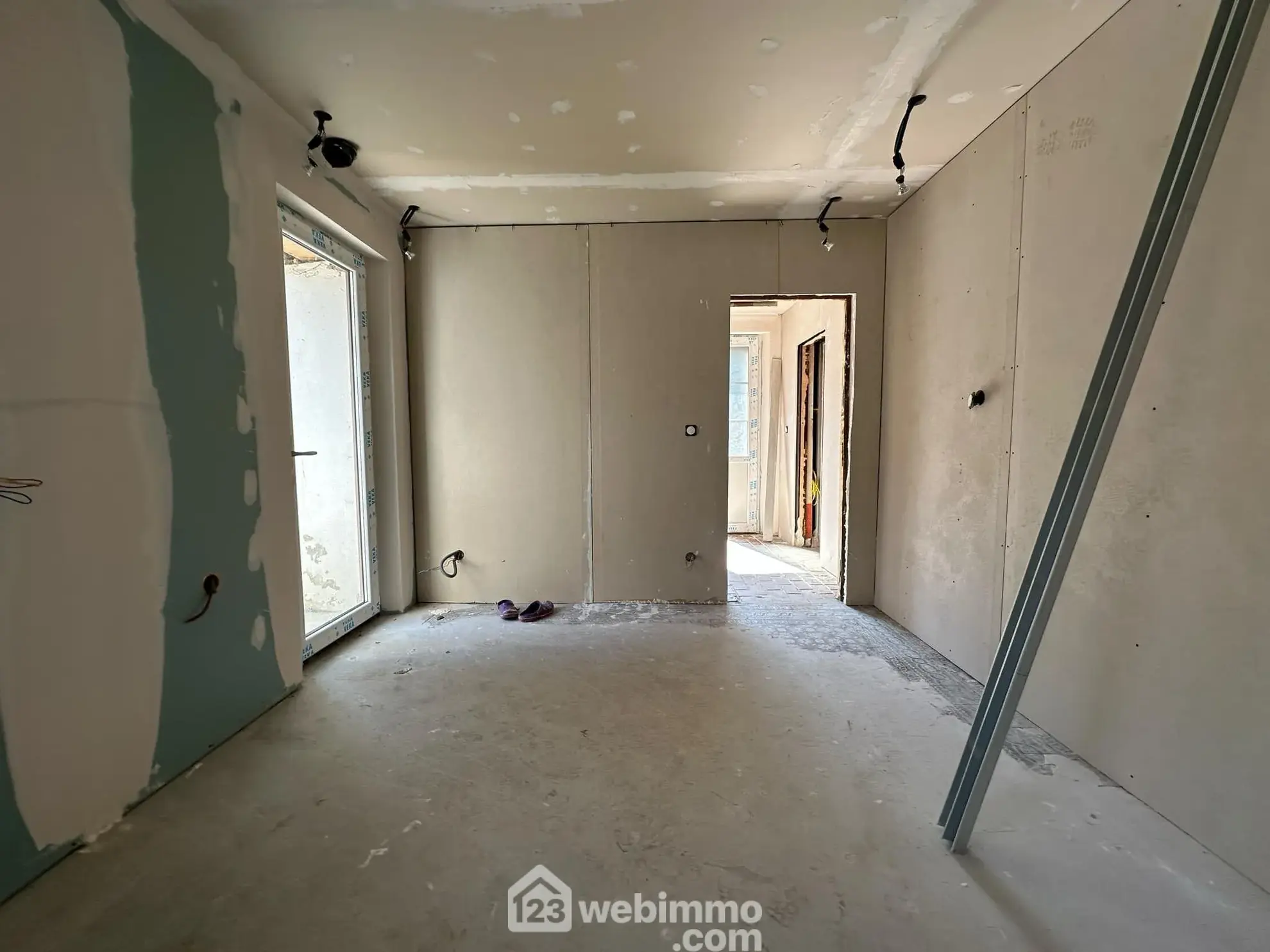 Maison rénovée de 77 m² avec dépendance à Montaigu (02820) à vendre 