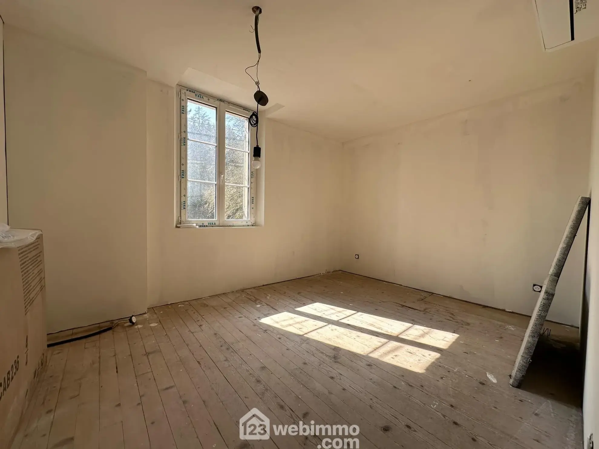 Maison rénovée de 77 m² avec dépendance à Montaigu (02820) à vendre 
