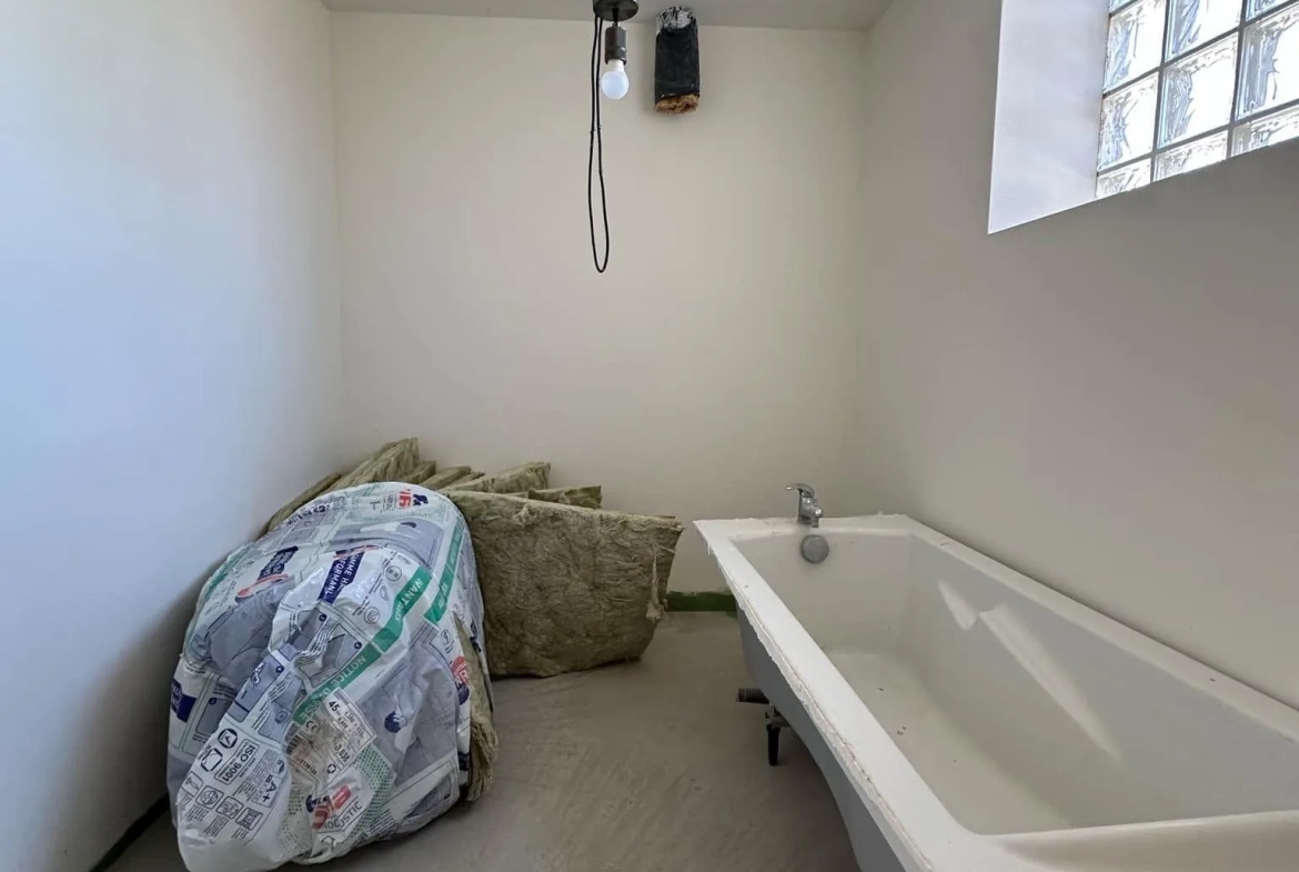 Maison rénovée de 77 m² avec dépendance à Montaigu (02820) à vendre 