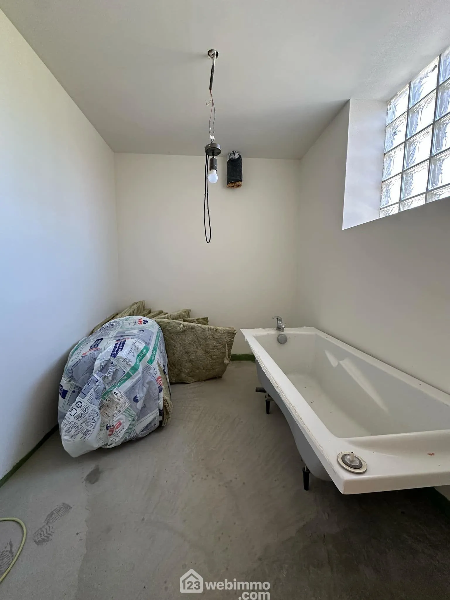 Maison rénovée de 77 m² avec dépendance à Montaigu (02820) à vendre 