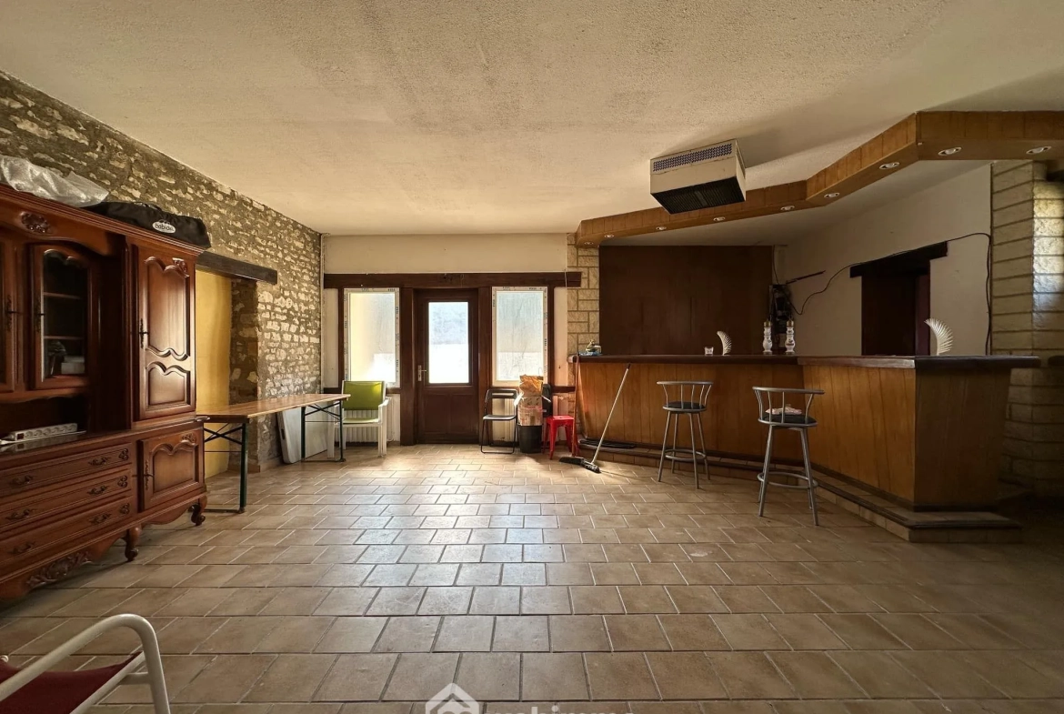 Maison rénovée de 77 m² avec dépendance à Montaigu (02820) à vendre 