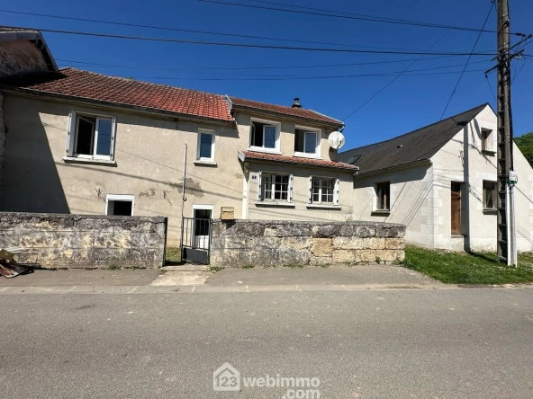 Ensemble immobilier avec maison et granges à Chéret - Potentiel exceptionnel