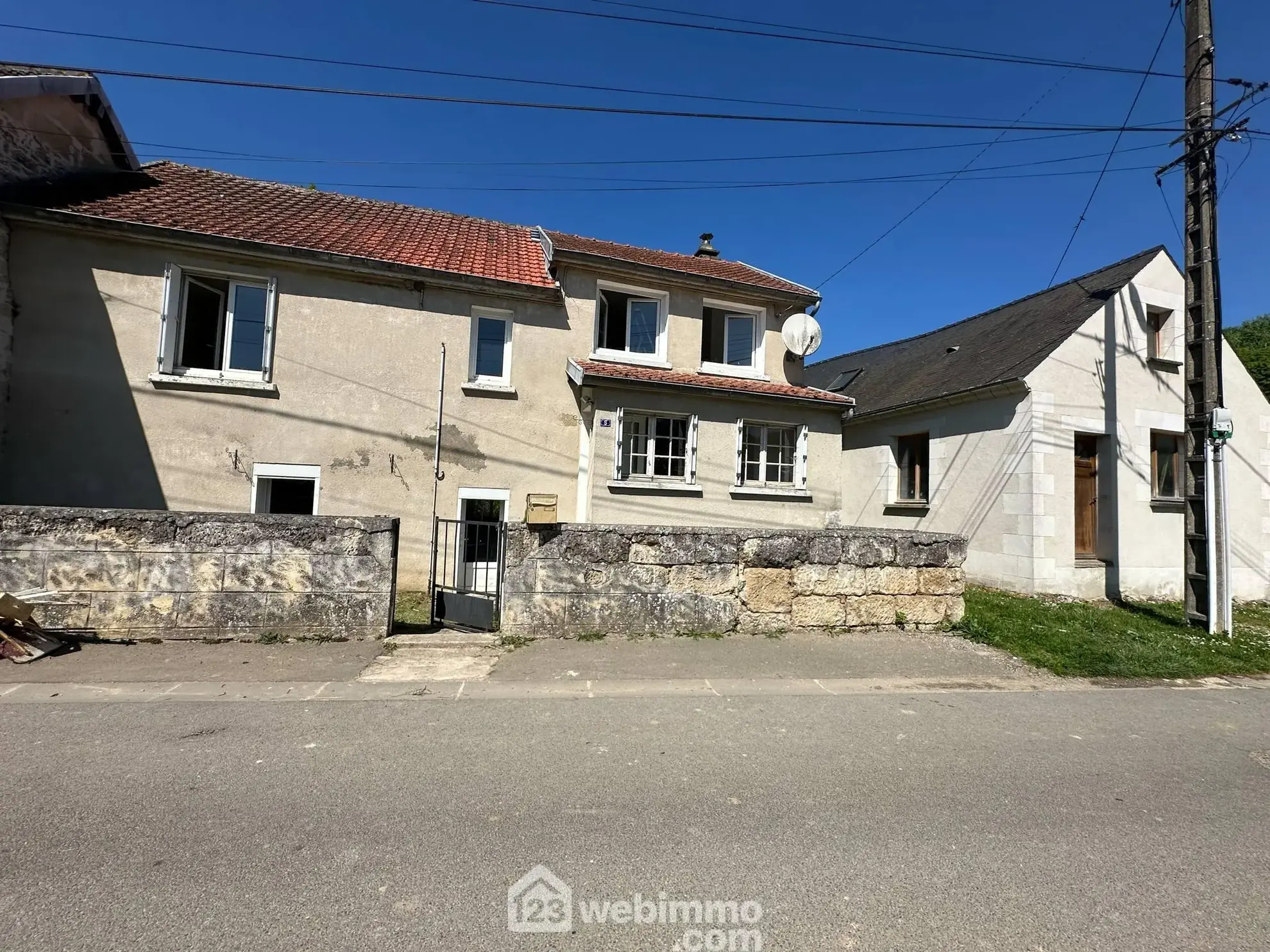 Ensemble immobilier avec maison et granges à Chéret - Potentiel exceptionnel 