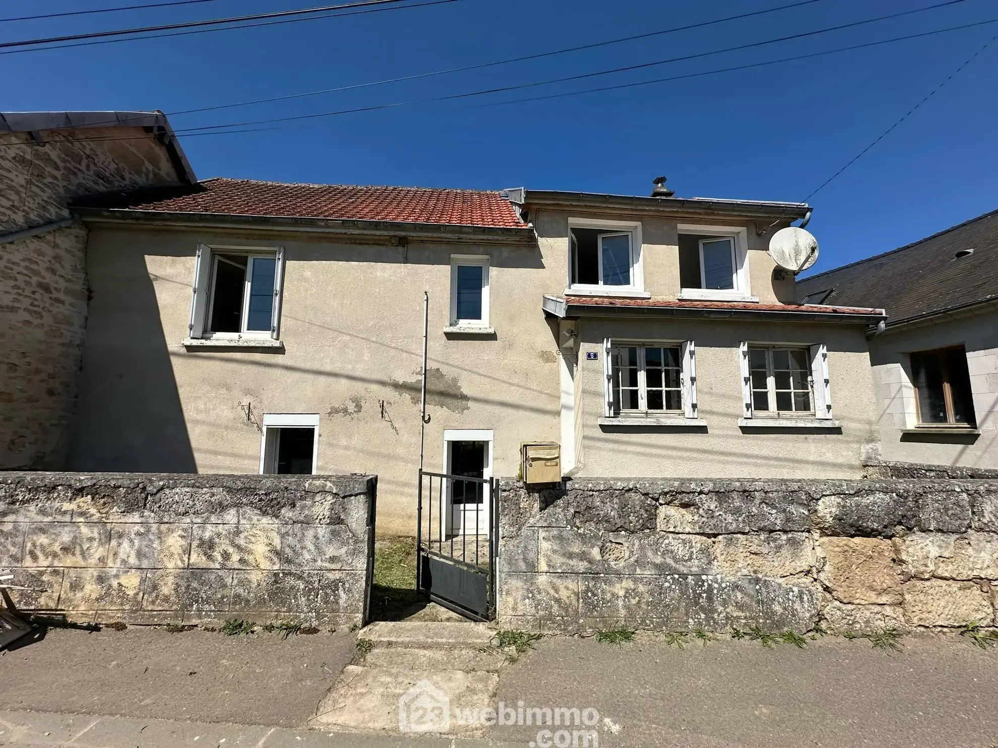 Ensemble immobilier avec maison et granges à Chéret - Potentiel exceptionnel 