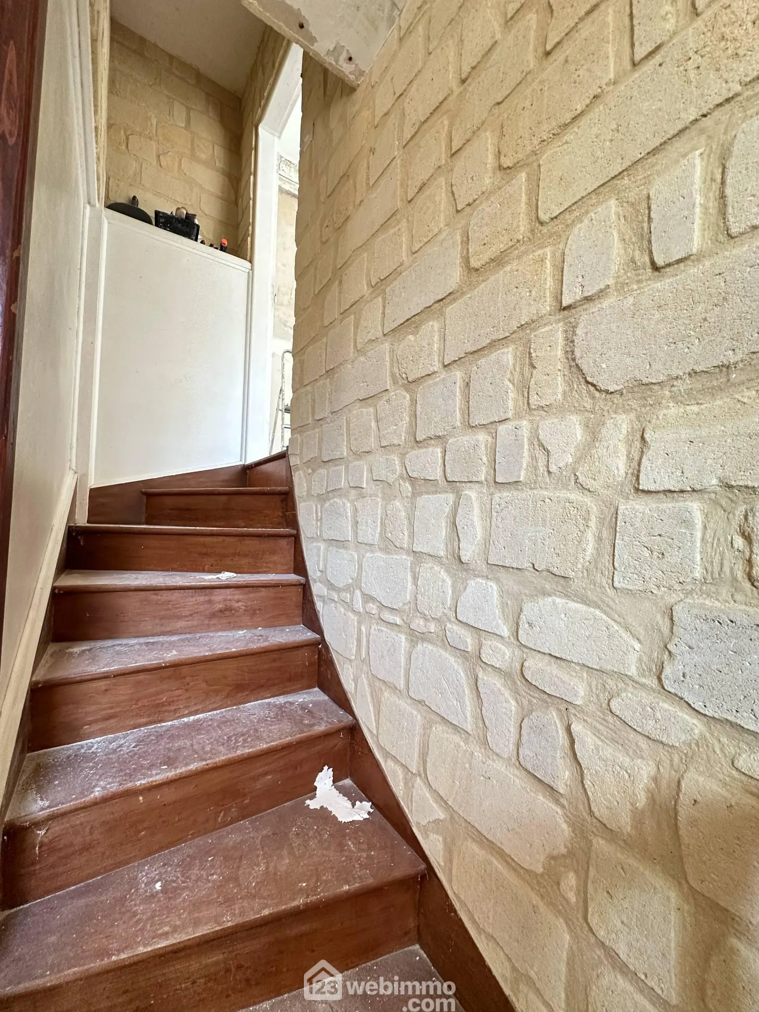 Ensemble immobilier avec maison et granges à Chéret - Potentiel exceptionnel 