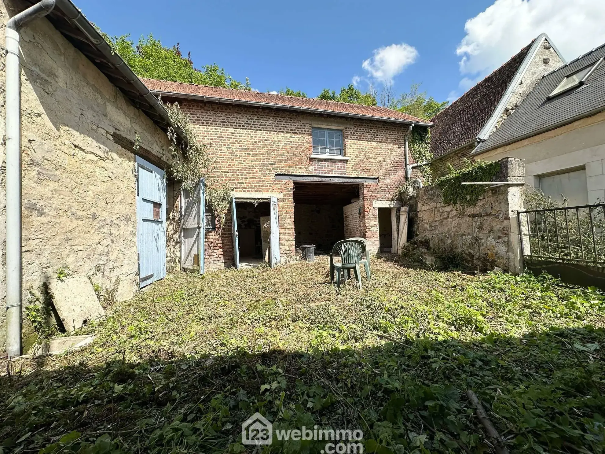 Ensemble immobilier avec maison et granges à Chéret - Potentiel exceptionnel 