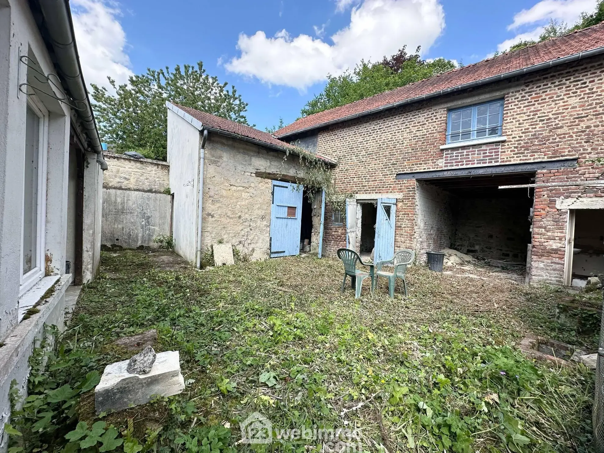 Ensemble immobilier avec maison et granges à Chéret - Potentiel exceptionnel 