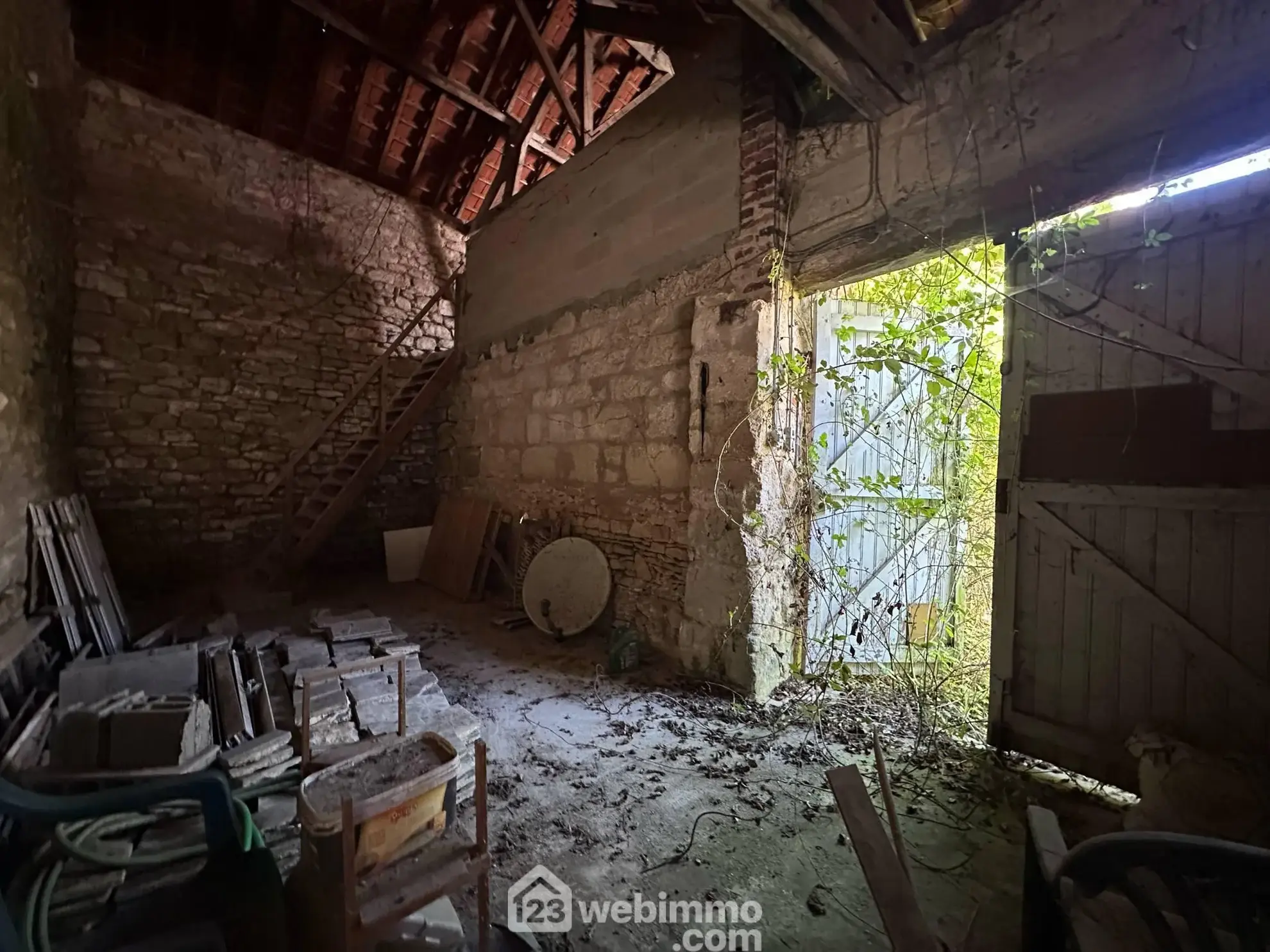 Ensemble immobilier avec maison et granges à Chéret - Potentiel exceptionnel 