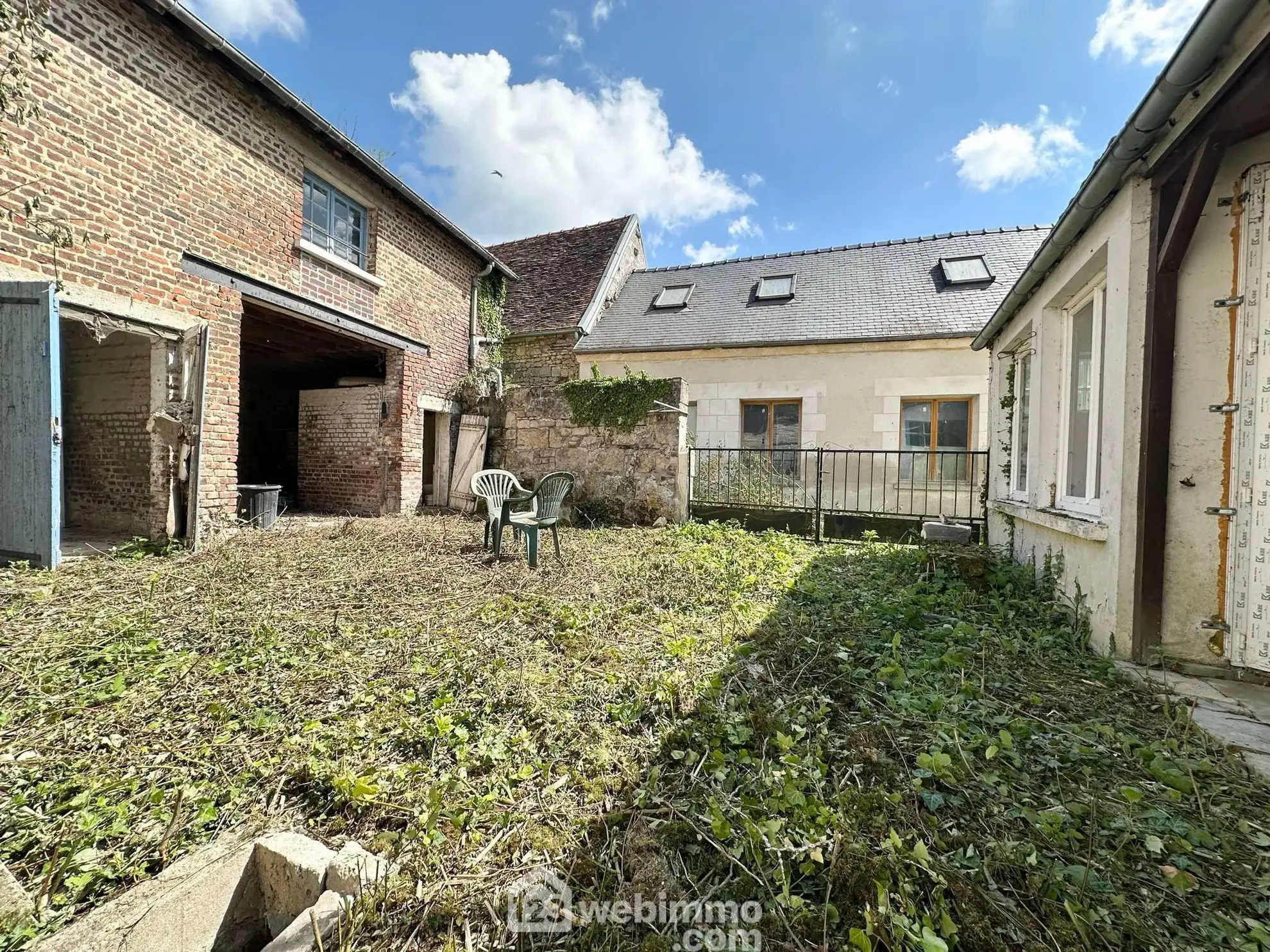 Ensemble immobilier avec maison et granges à Chéret - Potentiel exceptionnel 