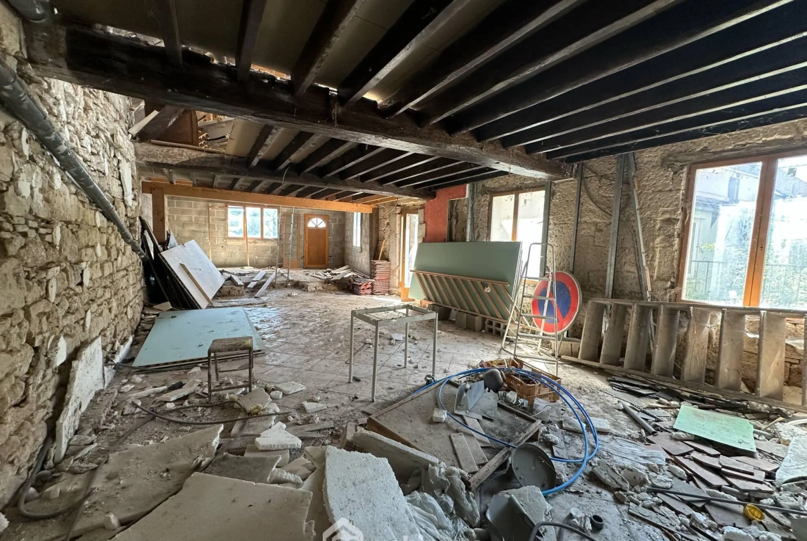 Ensemble immobilier avec maison et granges à Chéret - Potentiel exceptionnel 