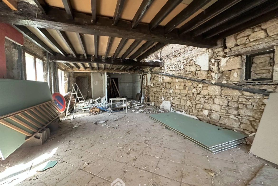 Ensemble immobilier avec maison et granges à Chéret - Potentiel exceptionnel 