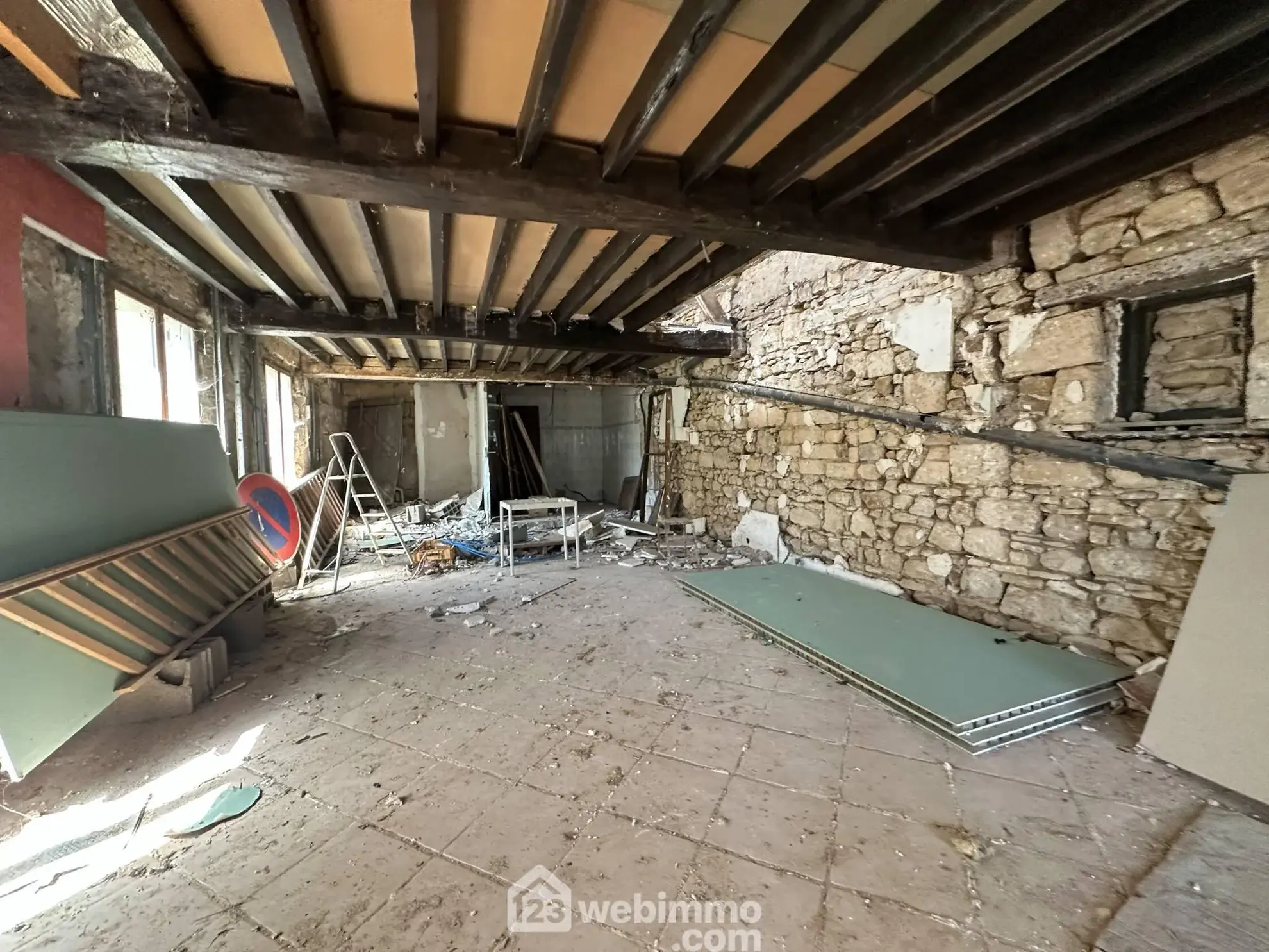 Ensemble immobilier avec maison et granges à Chéret - Potentiel exceptionnel 