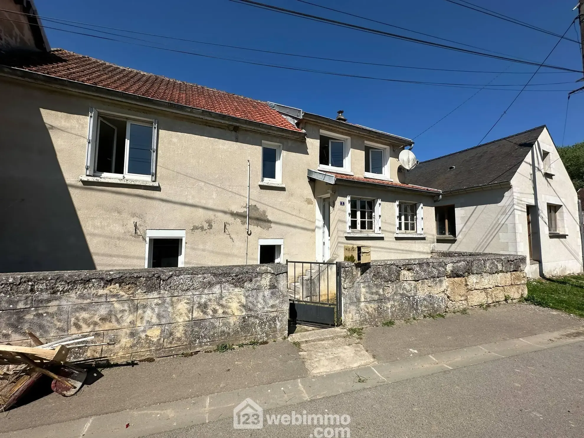 Ensemble immobilier avec maison et granges à Chéret - Potentiel exceptionnel 
