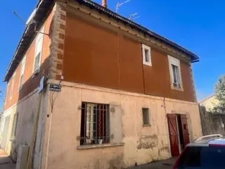 Maison en duplex de 125 m² à vendre à Remoulins – 8 pièces et location en cours 