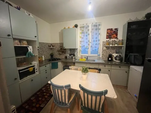 Maison en duplex de 125 m² à vendre à Remoulins – 8 pièces et location en cours 