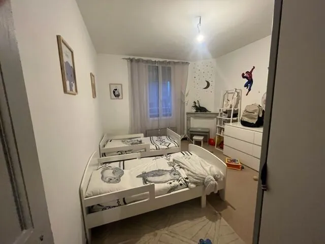 Maison en duplex de 125 m² à vendre à Remoulins – 8 pièces et location en cours 
