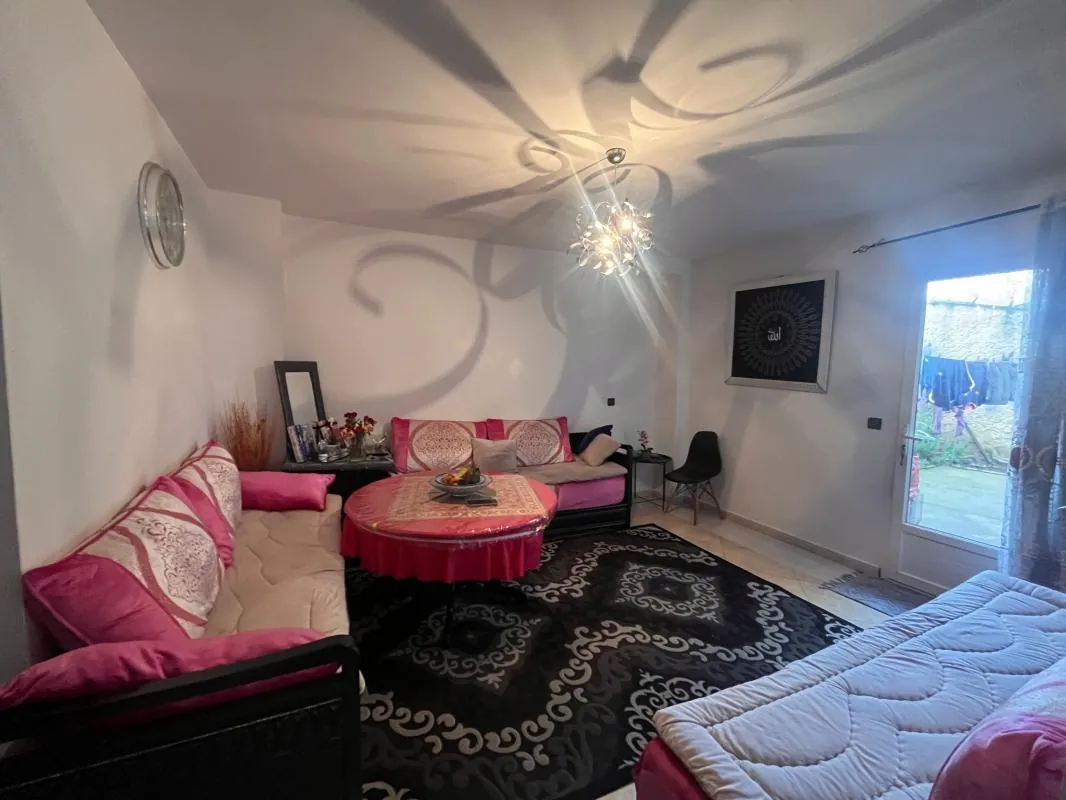 Maison en duplex de 125 m² à vendre à Remoulins – 8 pièces et location en cours 