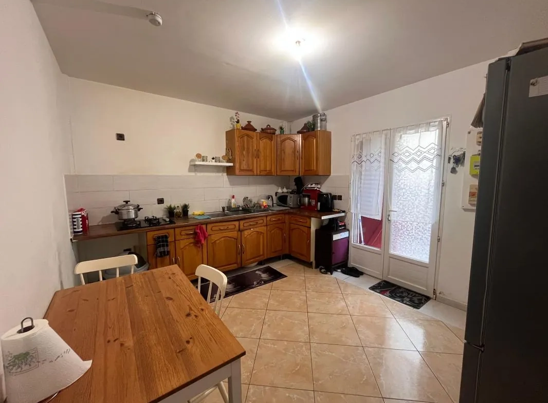 Maison en duplex de 125 m² à vendre à Remoulins – 8 pièces et location en cours 