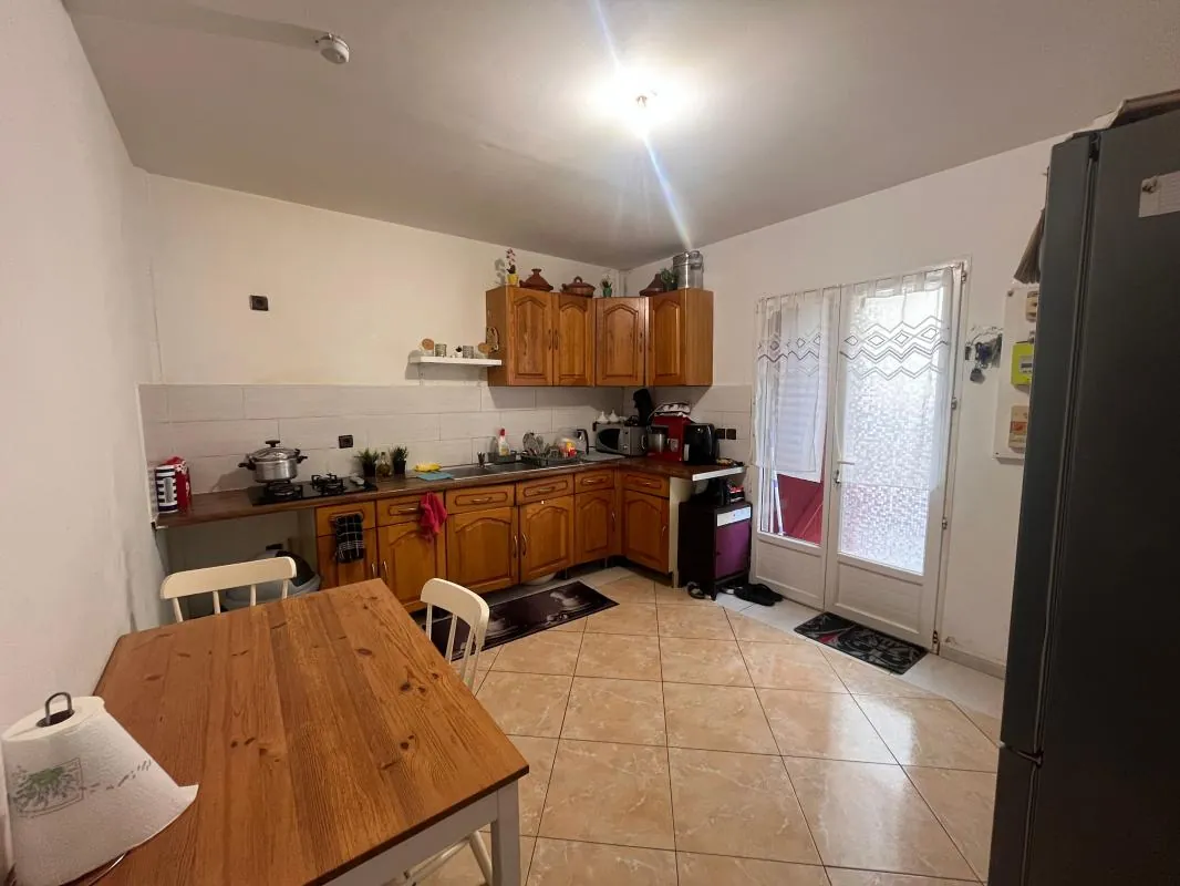 Maison en duplex de 125 m² à vendre à Remoulins – 8 pièces et location en cours 