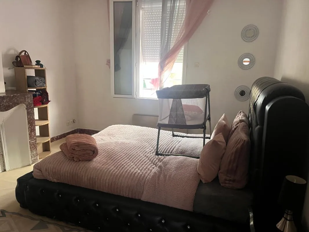 Maison en duplex de 125 m² à vendre à Remoulins – 8 pièces et location en cours 