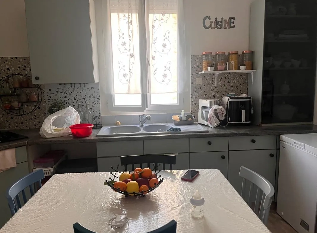 Maison en duplex de 125 m² à vendre à Remoulins – 8 pièces et location en cours 