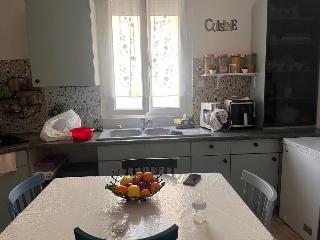 Maison en duplex de 125 m² à vendre à Remoulins – 8 pièces et location en cours 