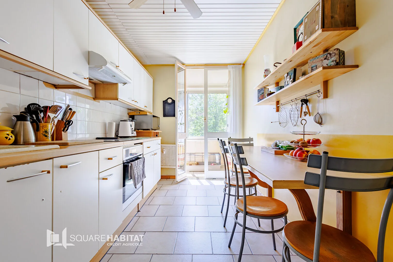 Appartement rénové 4 pièces à Carpentras, dernier étage, cave, garanties incluses 