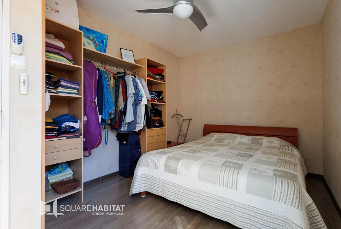 Appartement rénové 4 pièces à Carpentras, dernier étage, cave, garanties incluses 