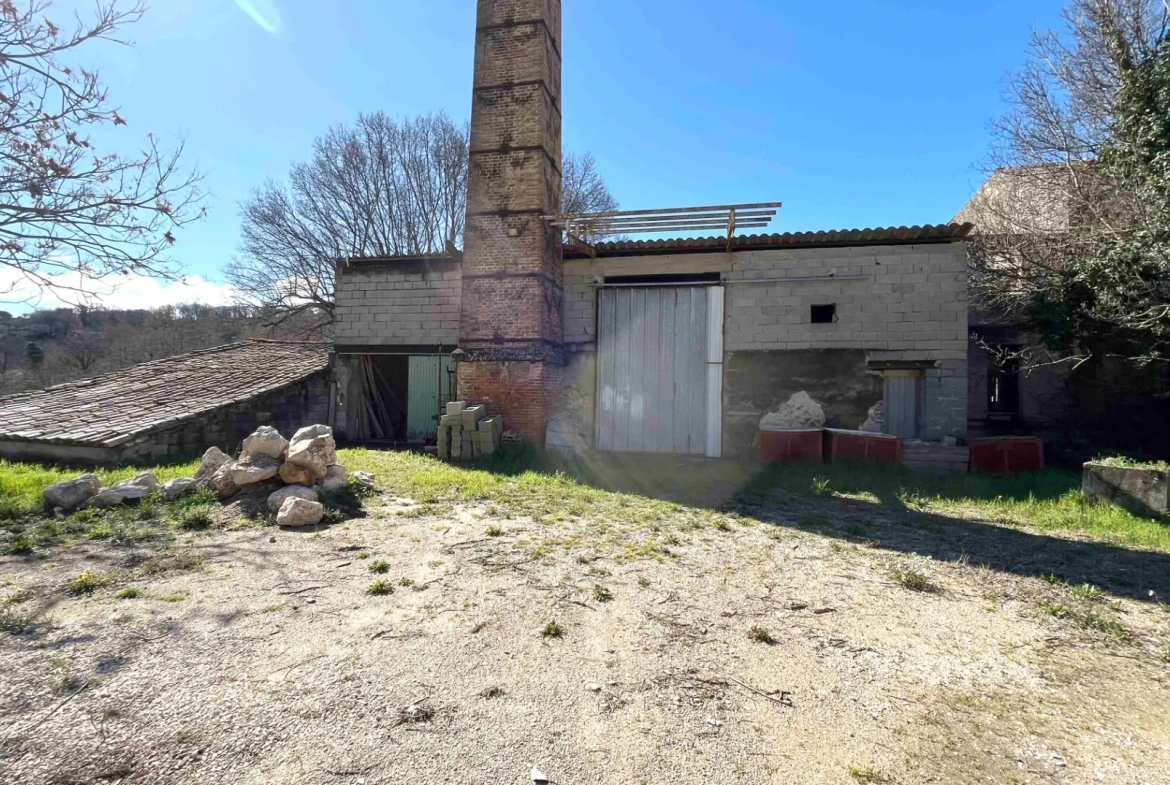 Entrepôt de 104 m² à Saignon avec garage et accès sous-sol 