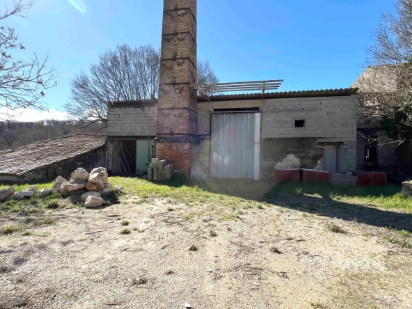 Entrepôt de 104 m² à Saignon avec garage et accès sous-sol