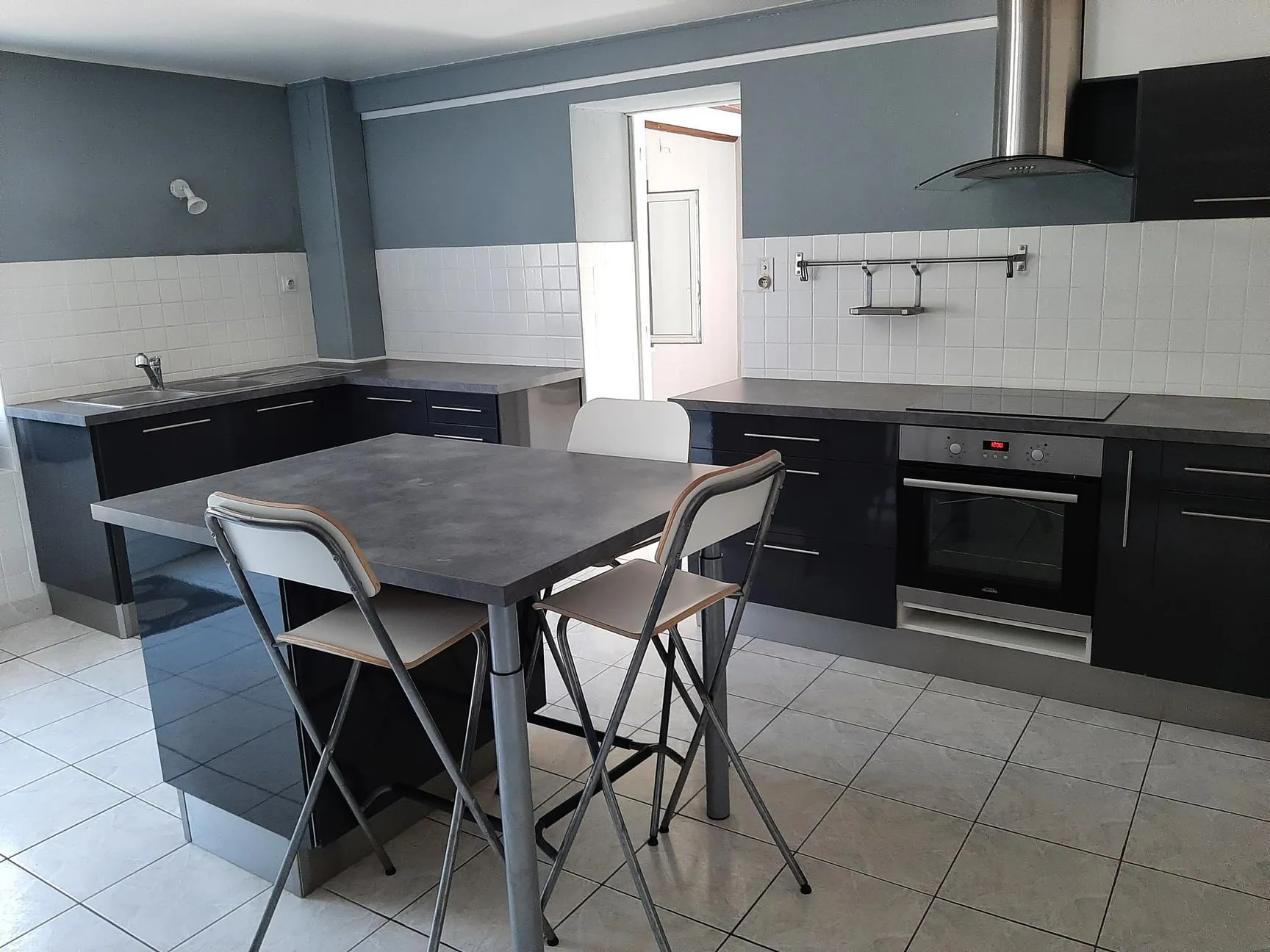 Immeuble de rapport à vendre à Lepanges-sur-Vologne avec grands appartements et local commercial 