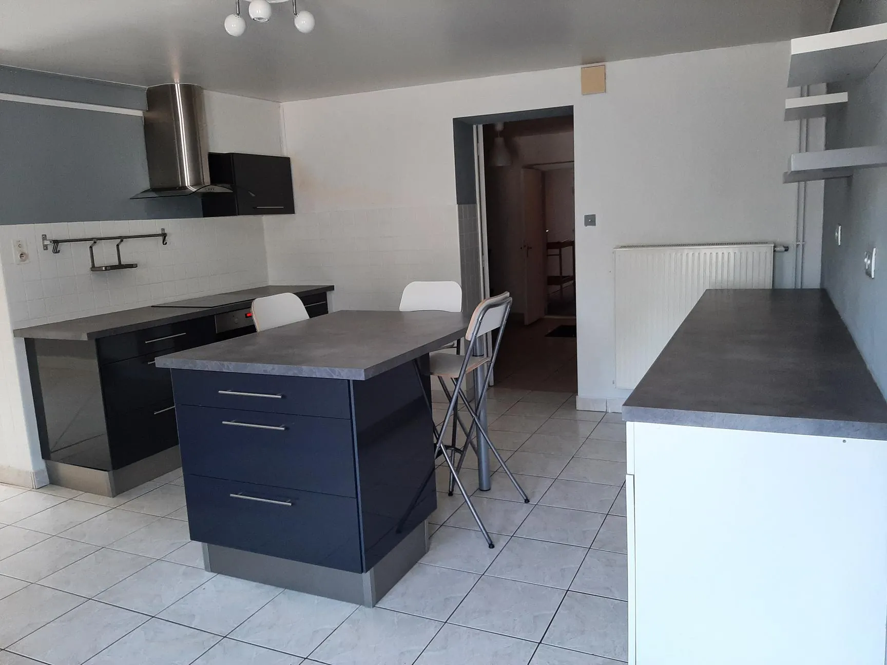 Immeuble de rapport à vendre à Lepanges-sur-Vologne avec grands appartements et local commercial 
