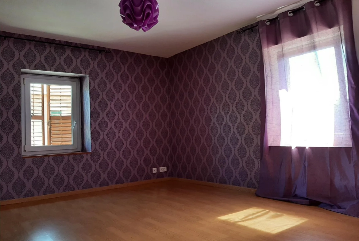 Immeuble de rapport à vendre à Lepanges-sur-Vologne avec grands appartements et local commercial 