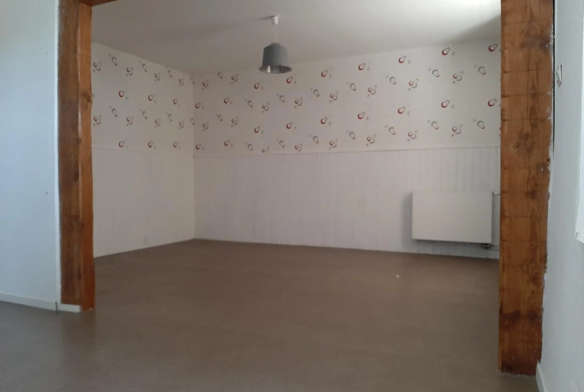 Immeuble de rapport à vendre à Lepanges-sur-Vologne avec grands appartements et local commercial 