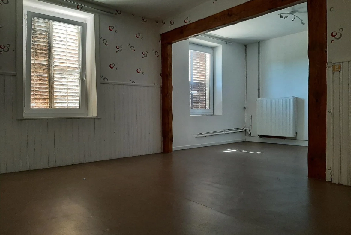 Immeuble de rapport à vendre à Lepanges-sur-Vologne avec grands appartements et local commercial 
