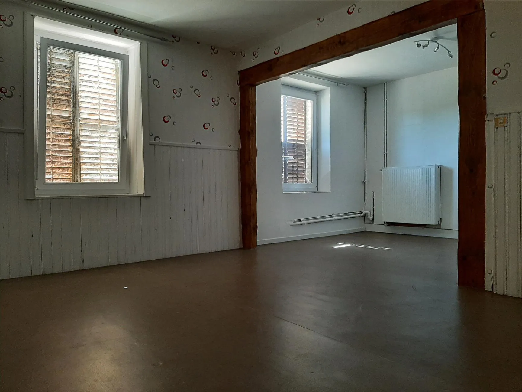 Immeuble de rapport à vendre à Lepanges-sur-Vologne avec grands appartements et local commercial 