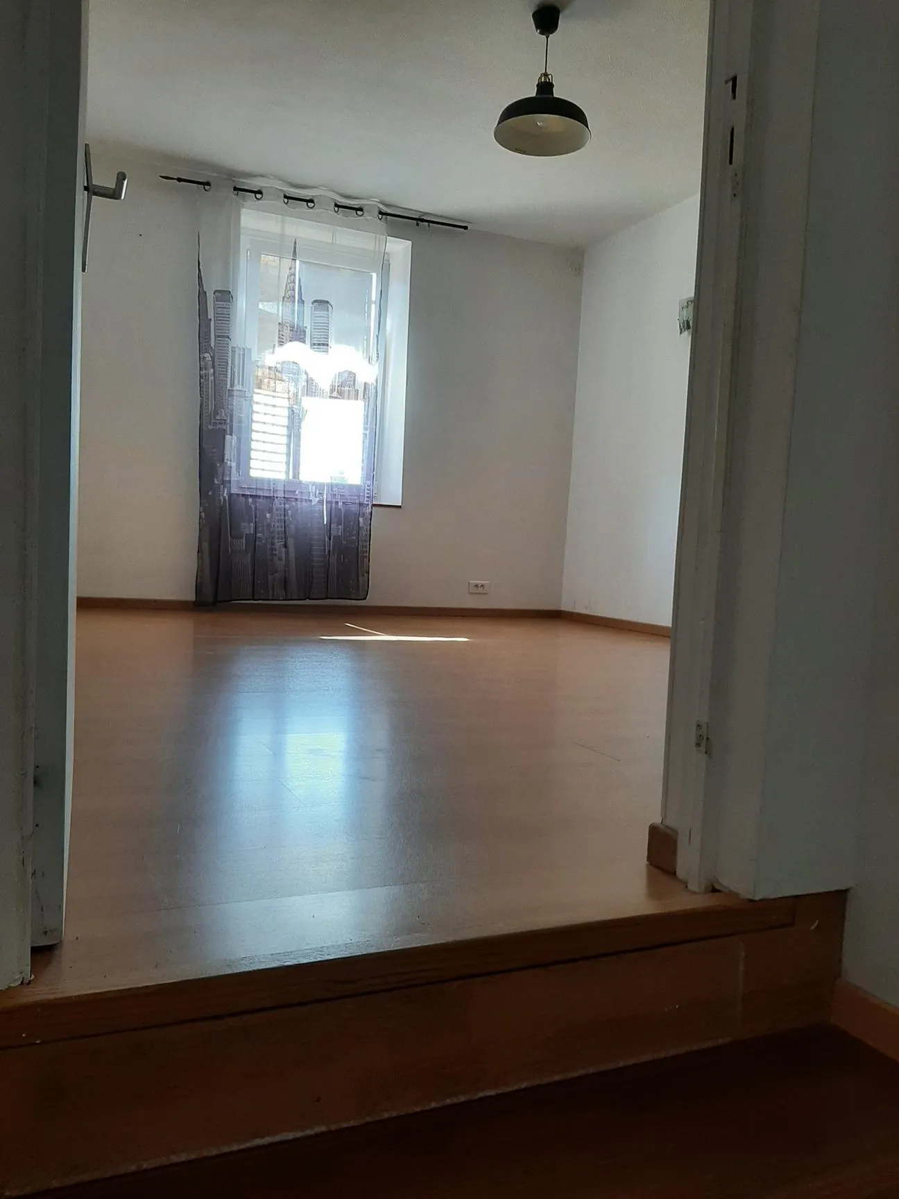 Immeuble de rapport à vendre à Lepanges-sur-Vologne avec grands appartements et local commercial 