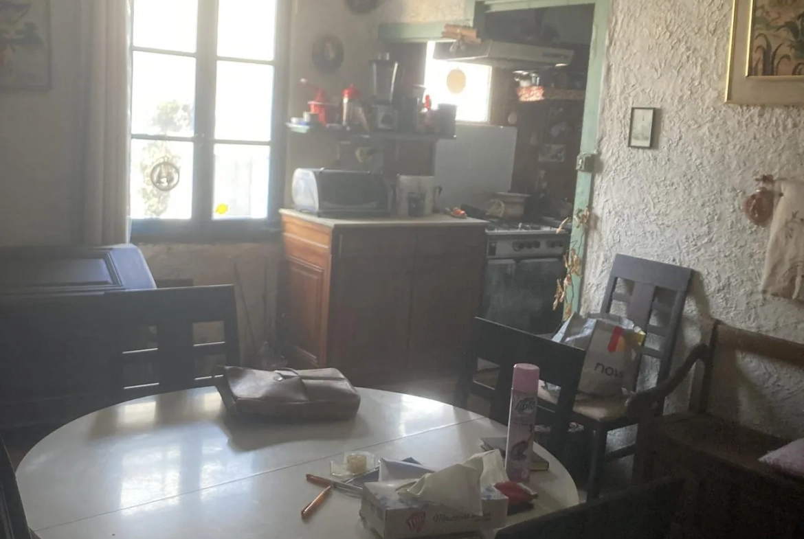 Maison à rénover à Beaucaire avec terrasse et dépendances - Prix 115 000 € 