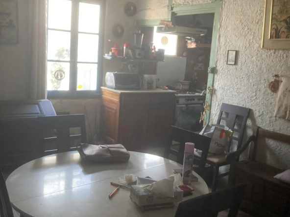 Maison à rénover à Beaucaire avec terrasse et dépendances - Prix 115 000 €