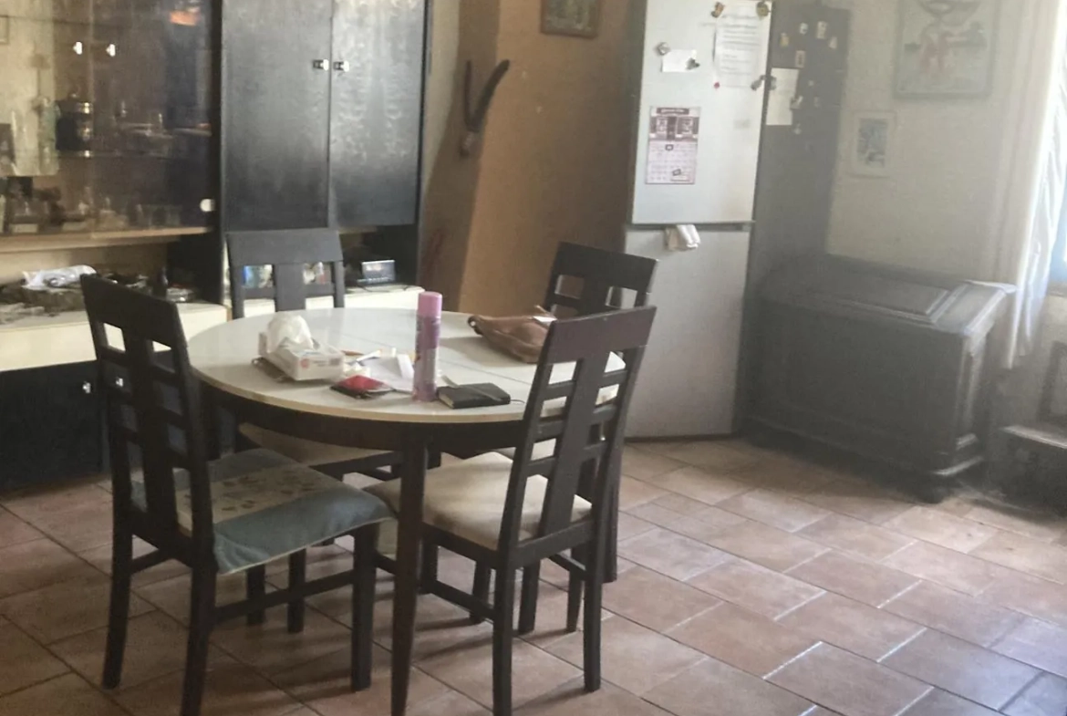 Maison à rénover à Beaucaire avec terrasse et dépendances - Prix 115 000 € 