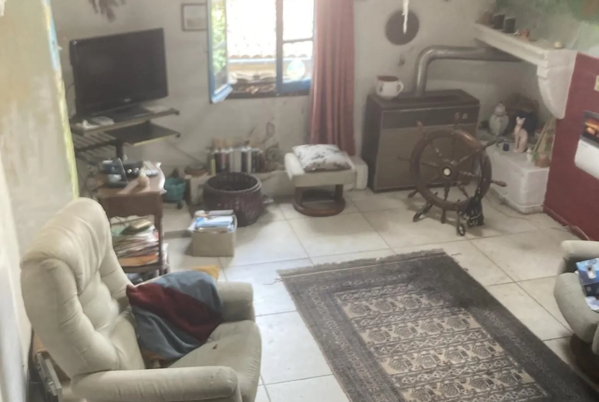 Maison à rénover à Beaucaire avec terrasse et dépendances - Prix 115 000 € 