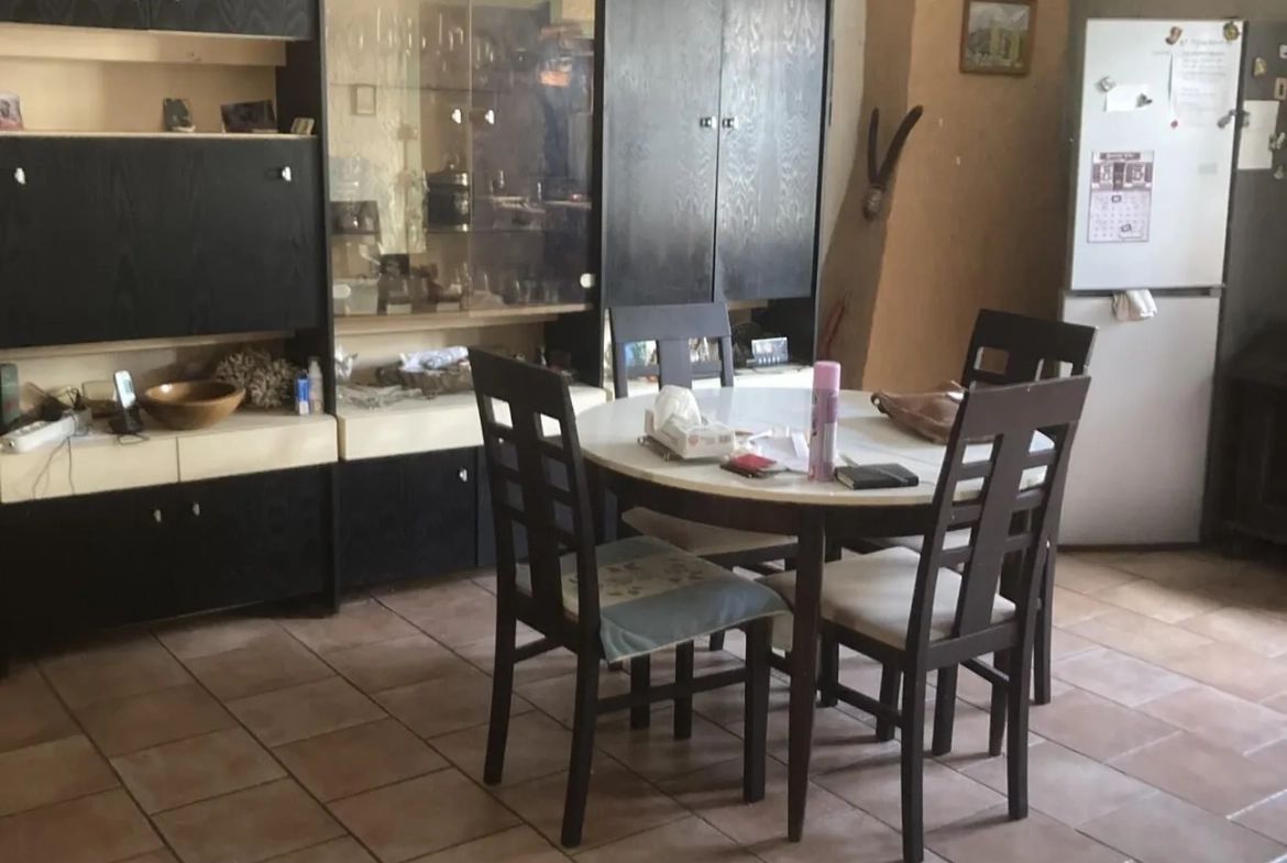 Maison à rénover à Beaucaire avec terrasse et dépendances - Prix 115 000 € 