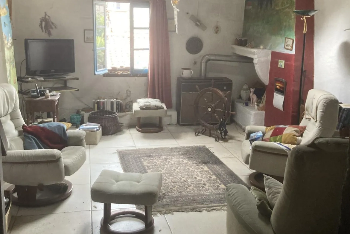 Maison à rénover à Beaucaire avec terrasse et dépendances - Prix 115 000 € 