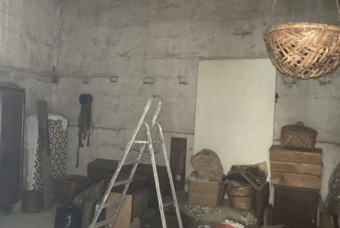 Maison à rénover à Beaucaire avec terrasse et dépendances - Prix 115 000 € 