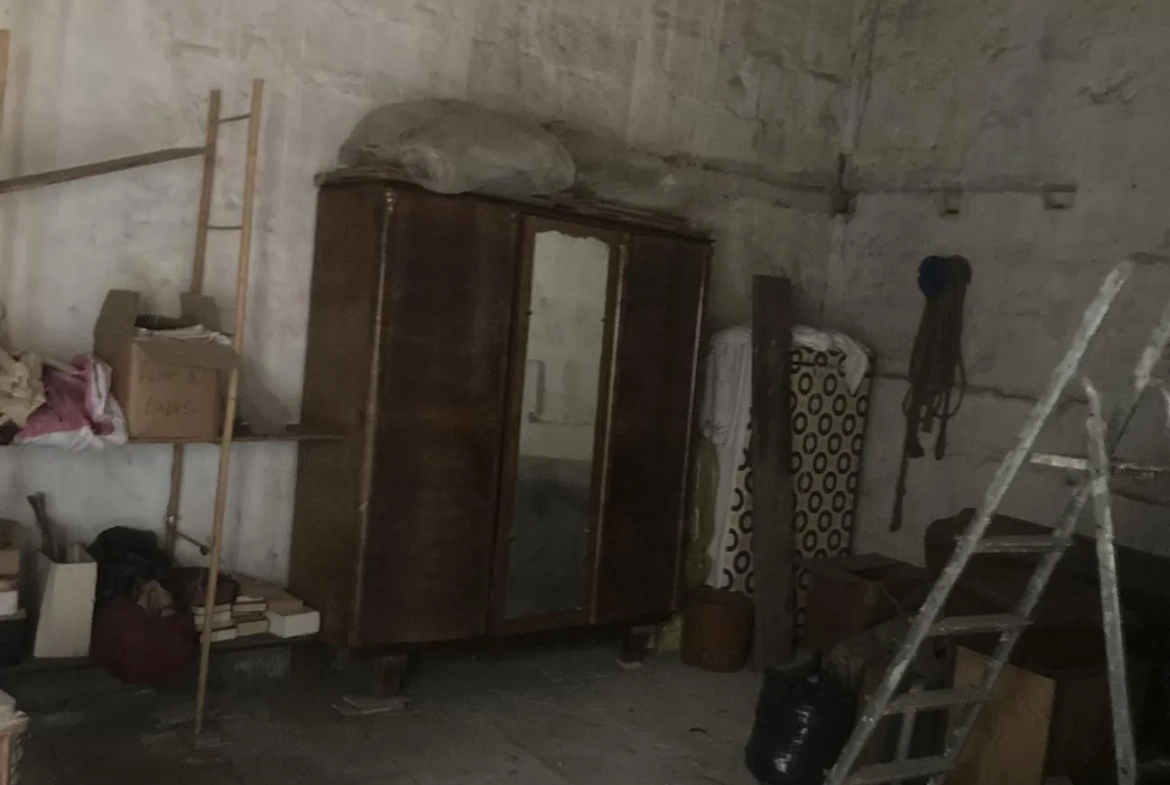 Maison à rénover à Beaucaire avec terrasse et dépendances - Prix 115 000 € 