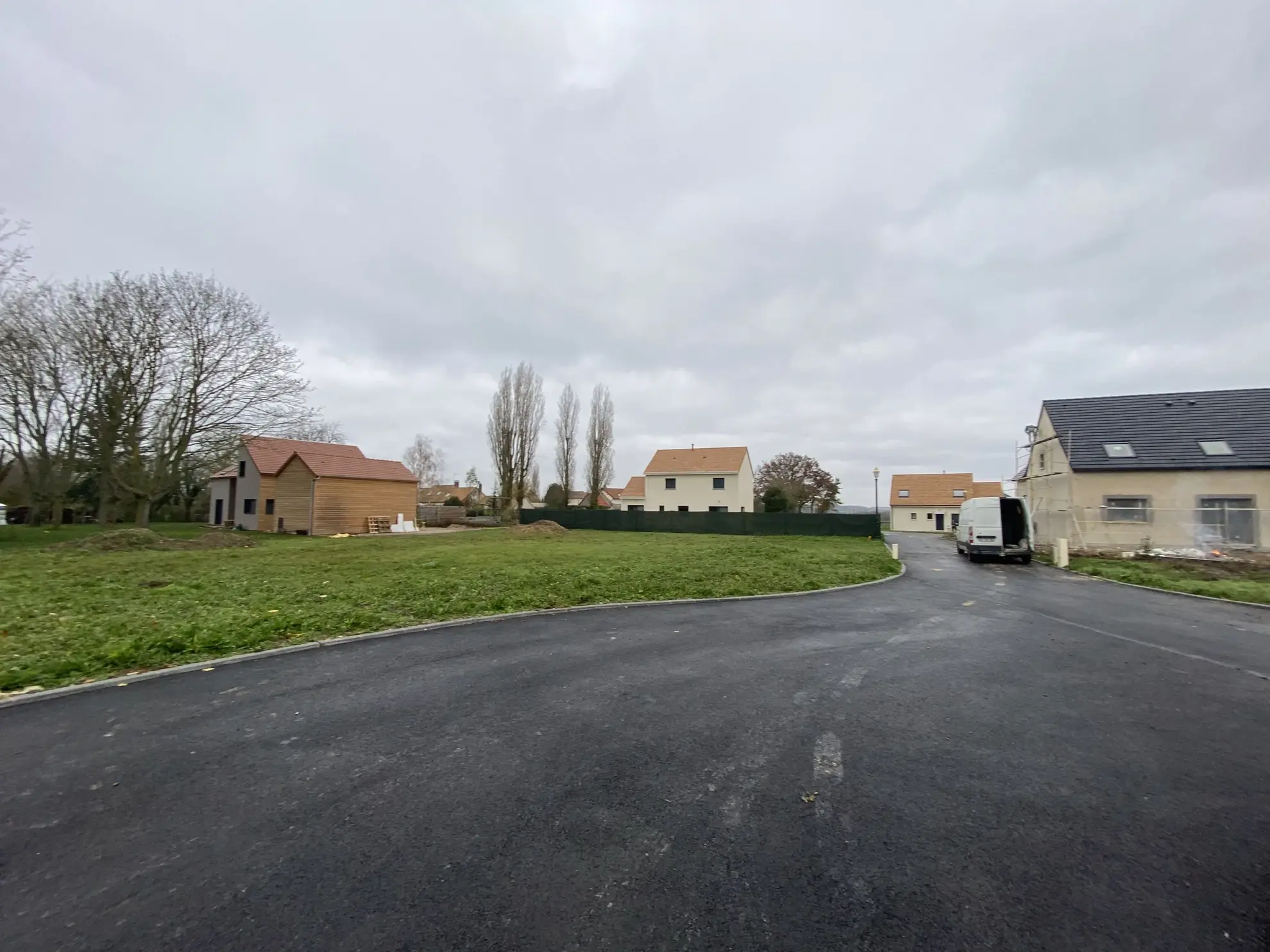 Terrains viabilisés à Houdan 78 pour maisons individuelles de 850 à 900 m² 