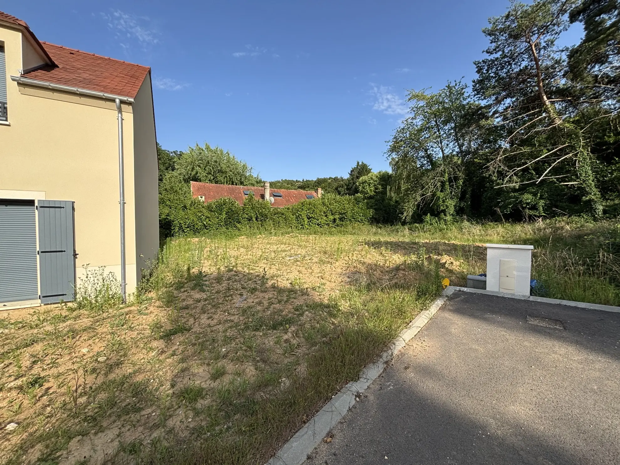 Terrains viabilisés à Houdan 78 pour maisons individuelles de 850 à 900 m² 