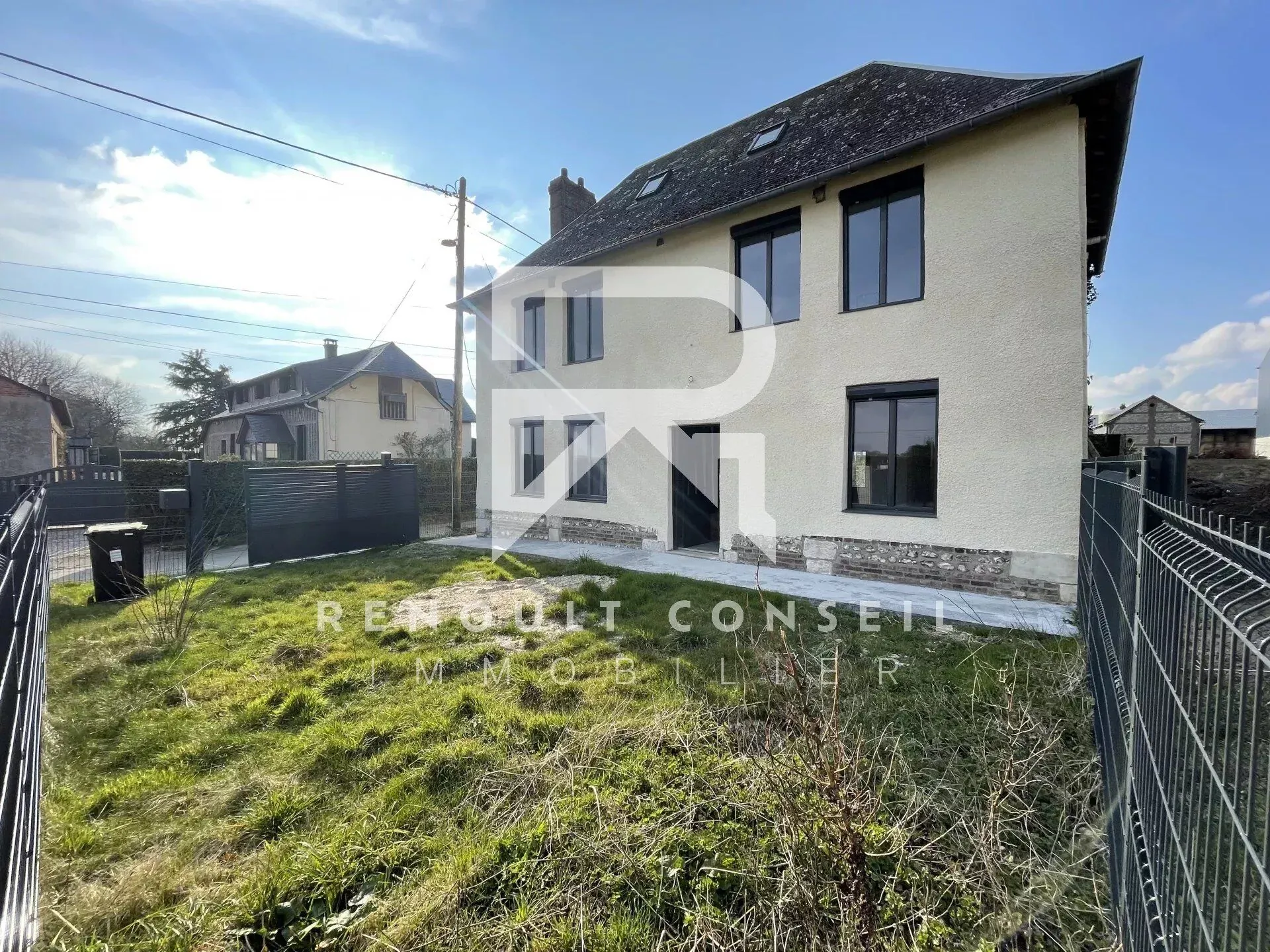 Maison de 103 m² à La Neuville Chant d’Oisel, 5 pièces, jardin clos, sans travaux 