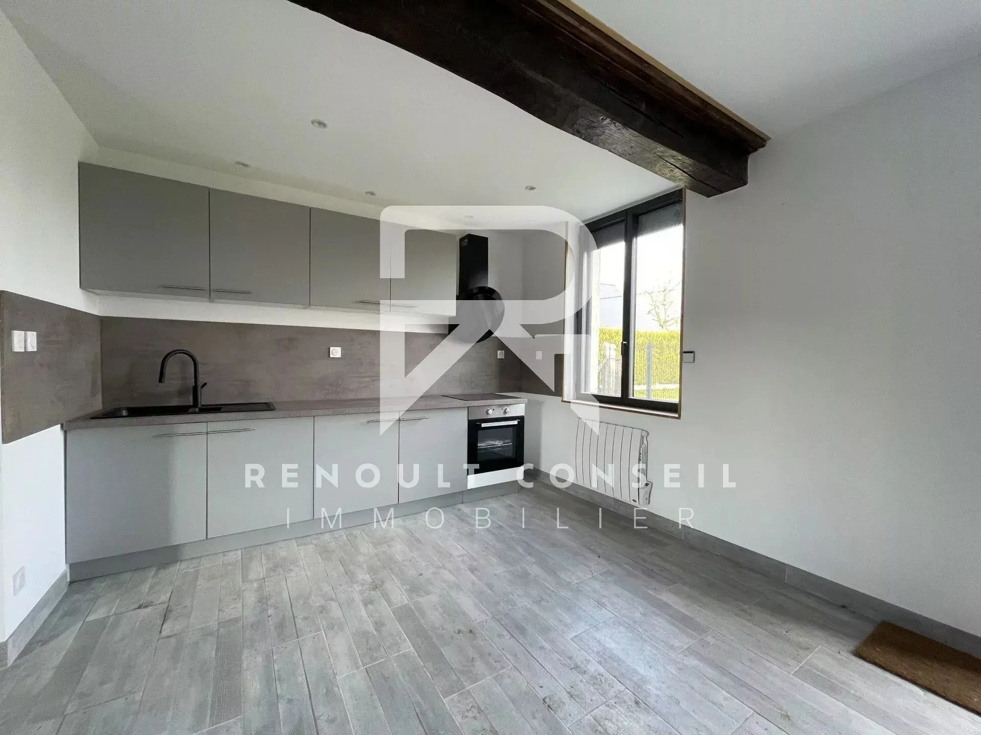 Maison de 103 m² à La Neuville Chant d’Oisel, 5 pièces, jardin clos, sans travaux 
