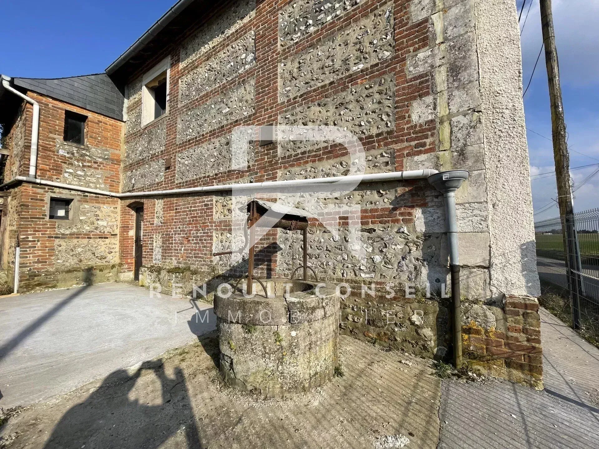 Maison de 103 m² à La Neuville Chant d’Oisel, 5 pièces, jardin clos, sans travaux 